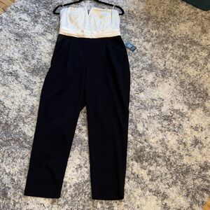 Express Elegant Black & White Jumpsuit NEW Women’s 10 with pockets